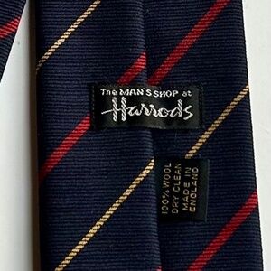 Harrods of London deep navy striped all wool tie made in England 🏴󠁧󠁢󠁥󠁮󠁧󠁿